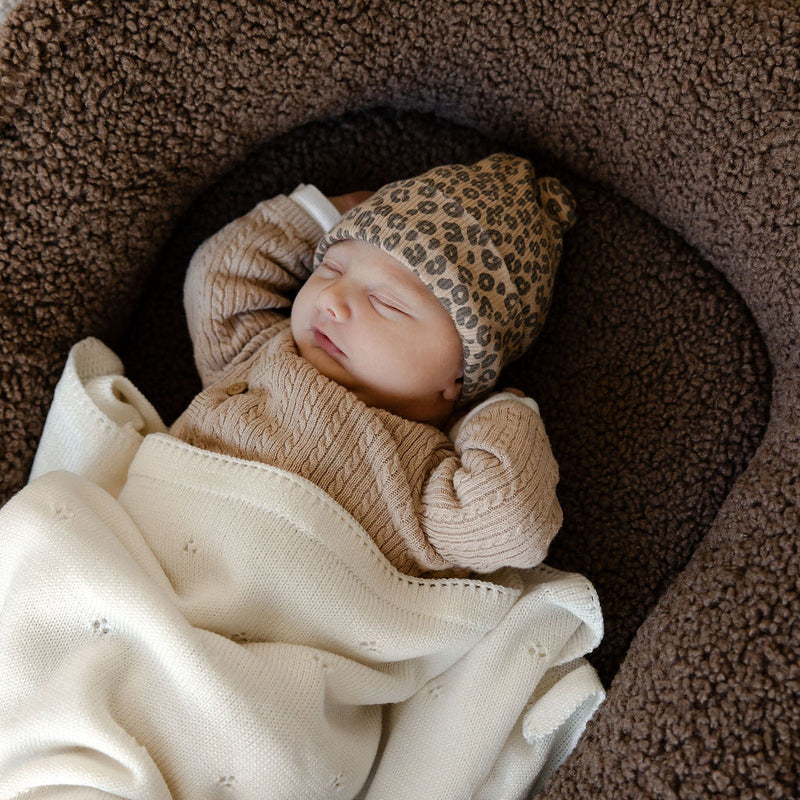 Baby in Benni & Ninni Teddy Babynestje bruin