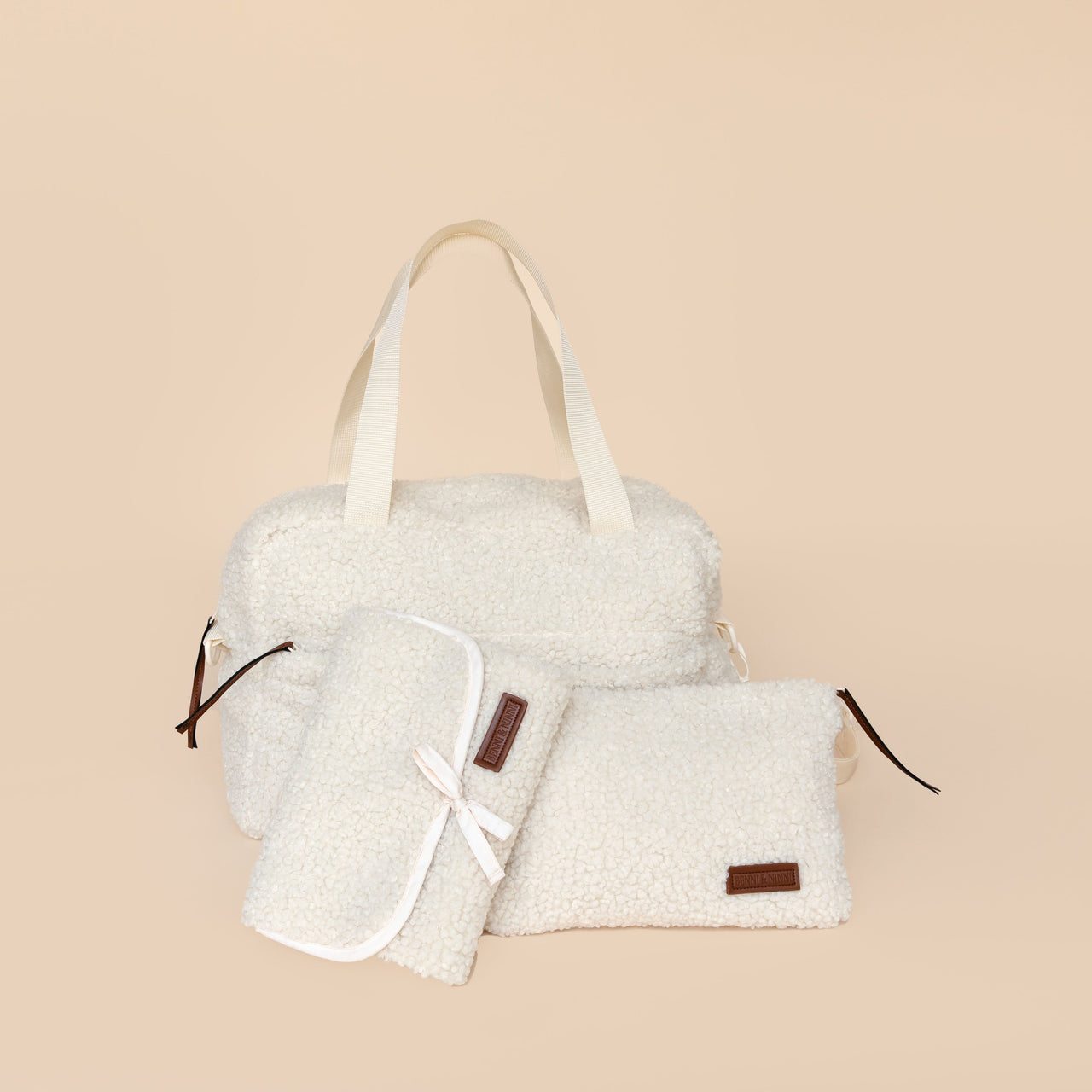 Complete On-the-Go set van Benni & Ninni in teddy cream stof met luiertas, luieretui en verschoonmatje.