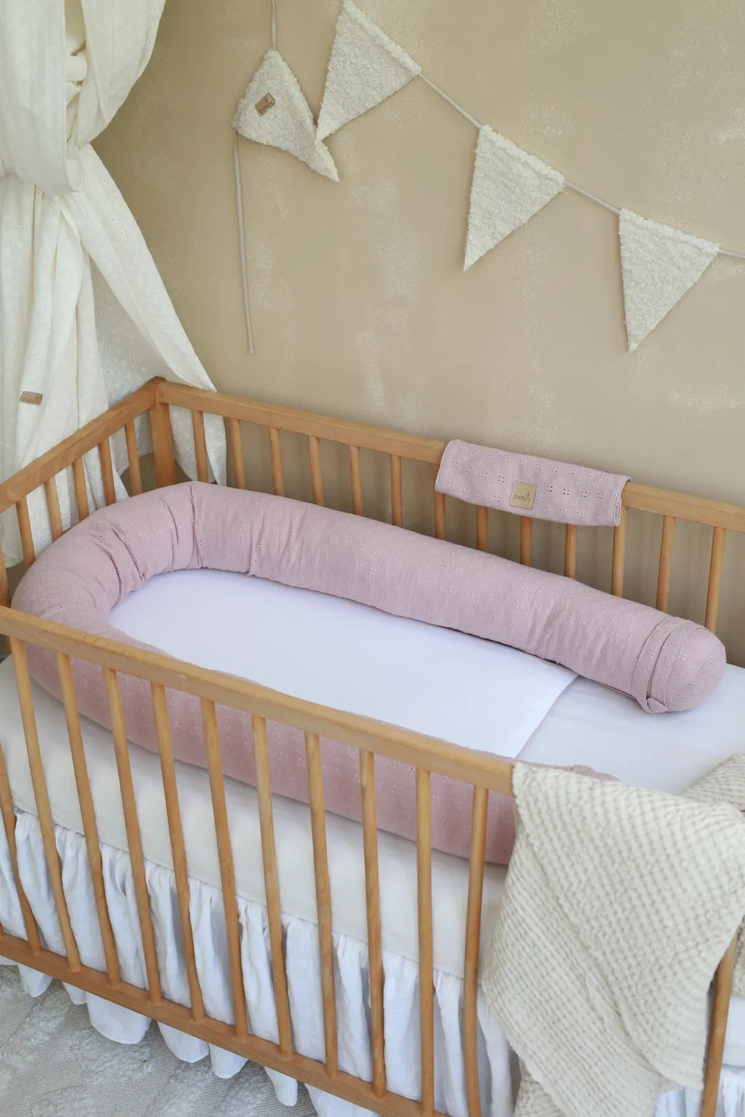 Babyly | 2-in-1 Geborduurd Babynest | Light Pink