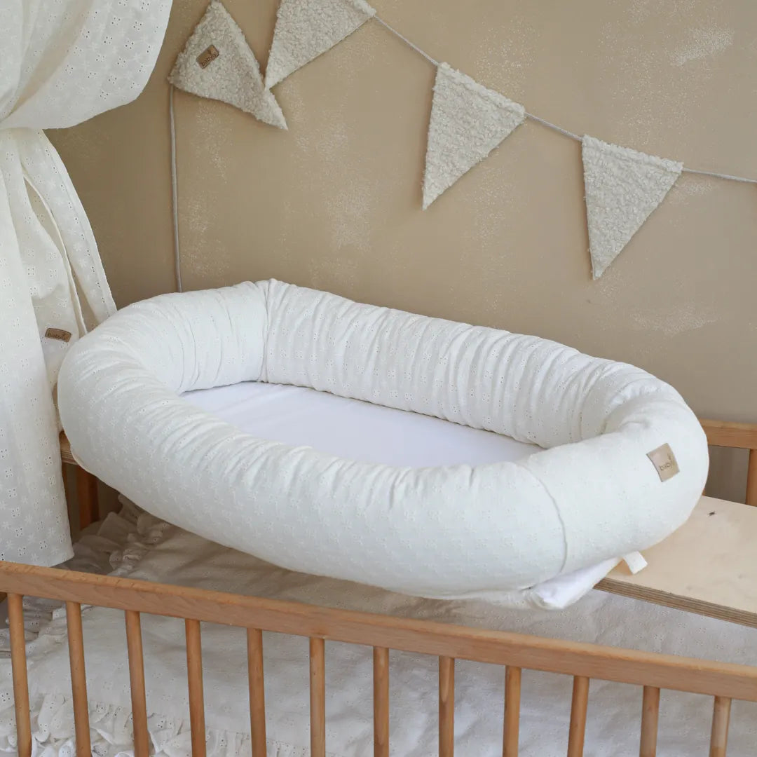 Babyly Geborduurd Babynest Wit - Benni & Ninni