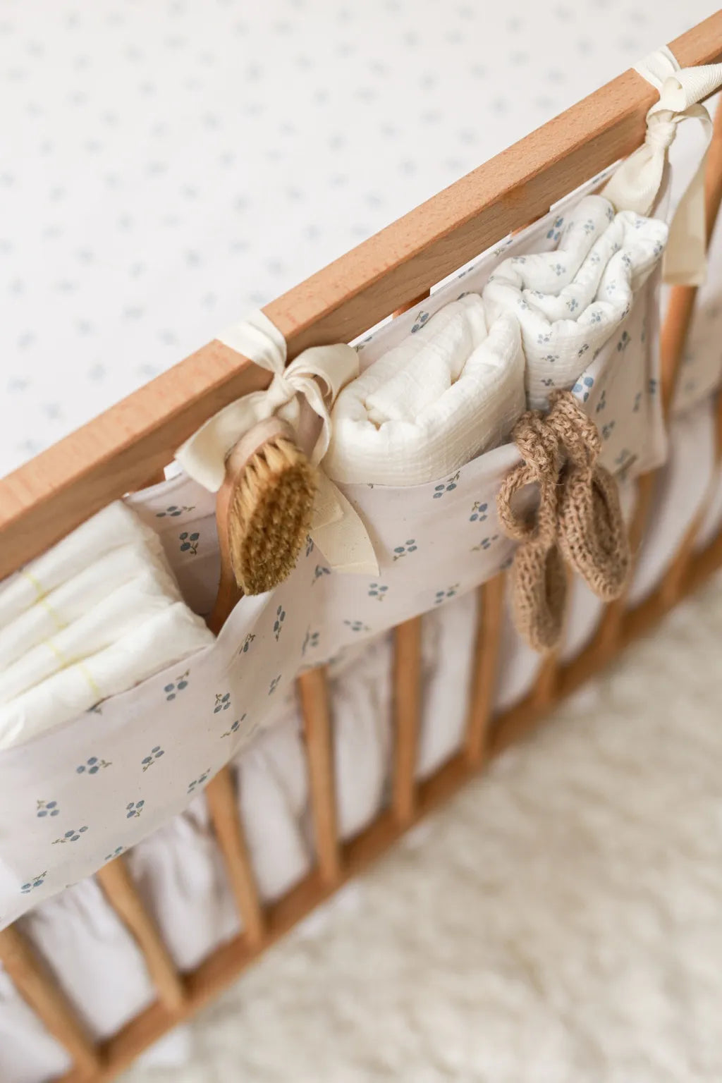 Babyly | Baby Crib Organizer - Forget-Me-Not