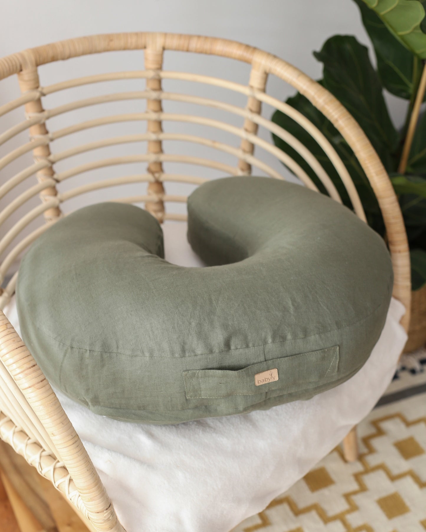 momcozy Voedingskussen met veiligheidsrand, ergonomisch voedingskussen met verstelbare riem en afneembare katoenen overtrek, bladeren met bleke inkt momcozy Voedingskussen met veiligheidsrand, ergonomisch voedingskussen met verstelbare riem en afneembare katoenen overtrek, bladeren met bleke inkt