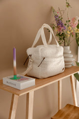 Teddy luiertas in cream van Benni & Ninni gestyled met bloemen