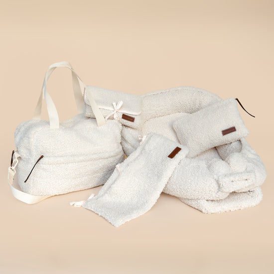 Complete teddy set cream bestaande uit luiertas, luieretui en verschoonmat Studio productfoto