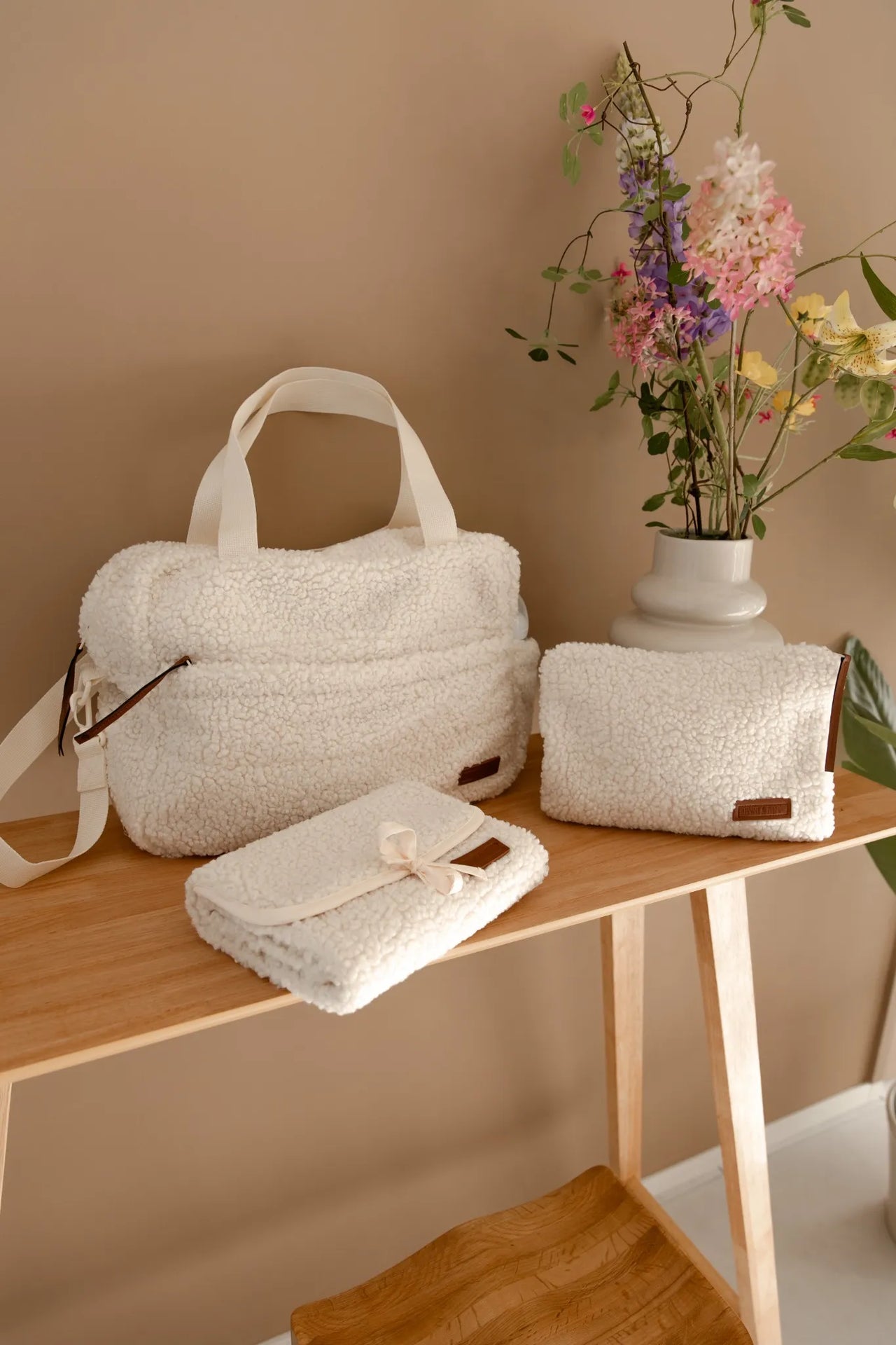 Luiertas, luieretui en Teddy verschoonmatje Cream samen – Benni & Ninni