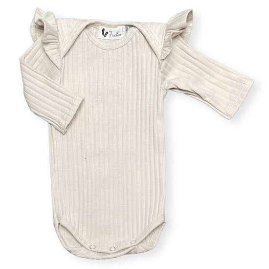 Feathers | Rompertje Lange Mouw Ruffle Wide Rib Jersey - Natural Beige